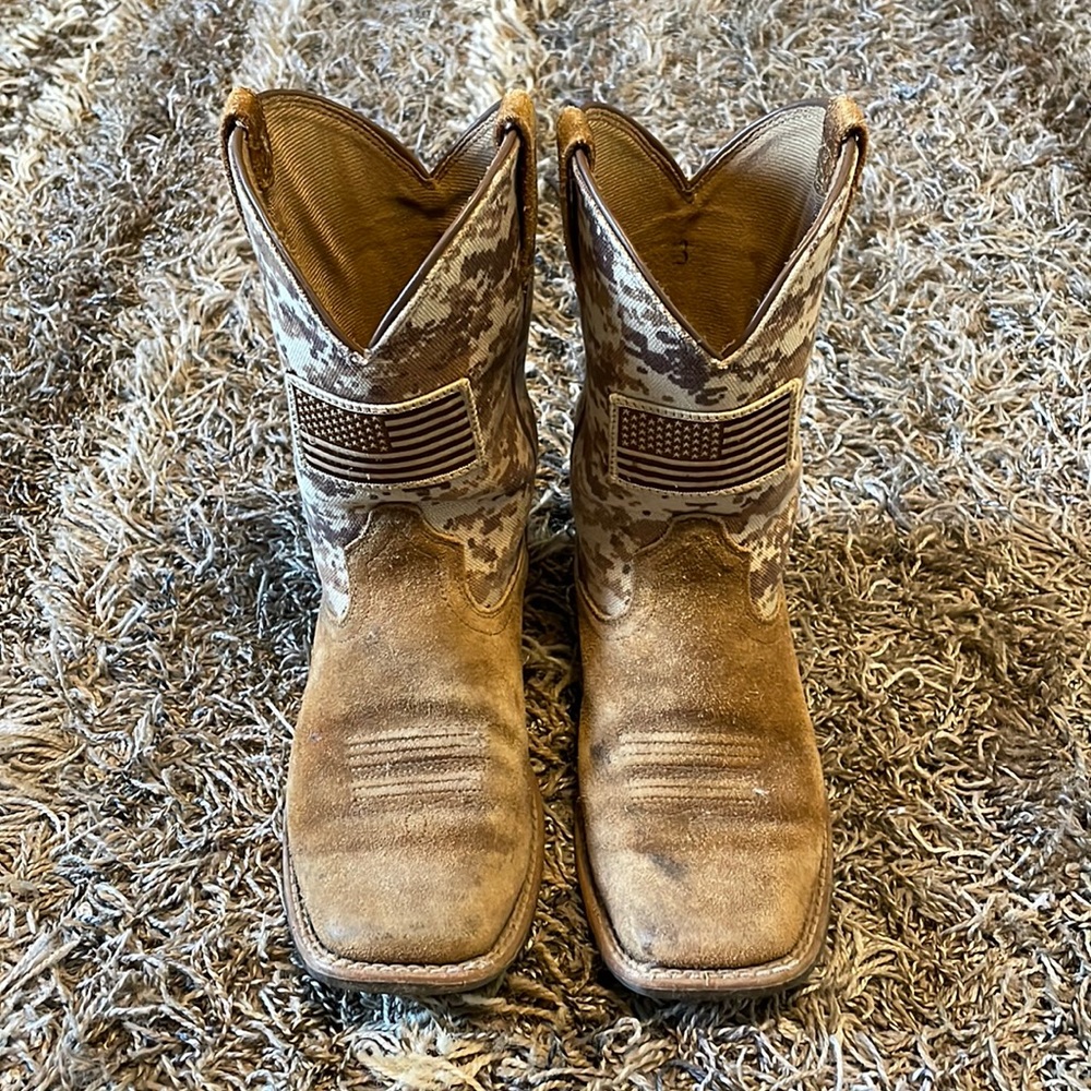 Ariat roughout boots, size 3